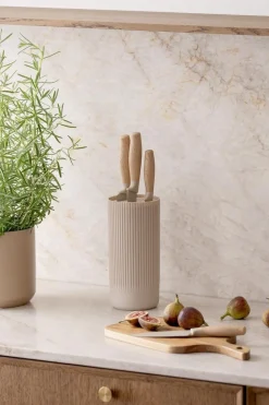 Knivsett Scandi beige